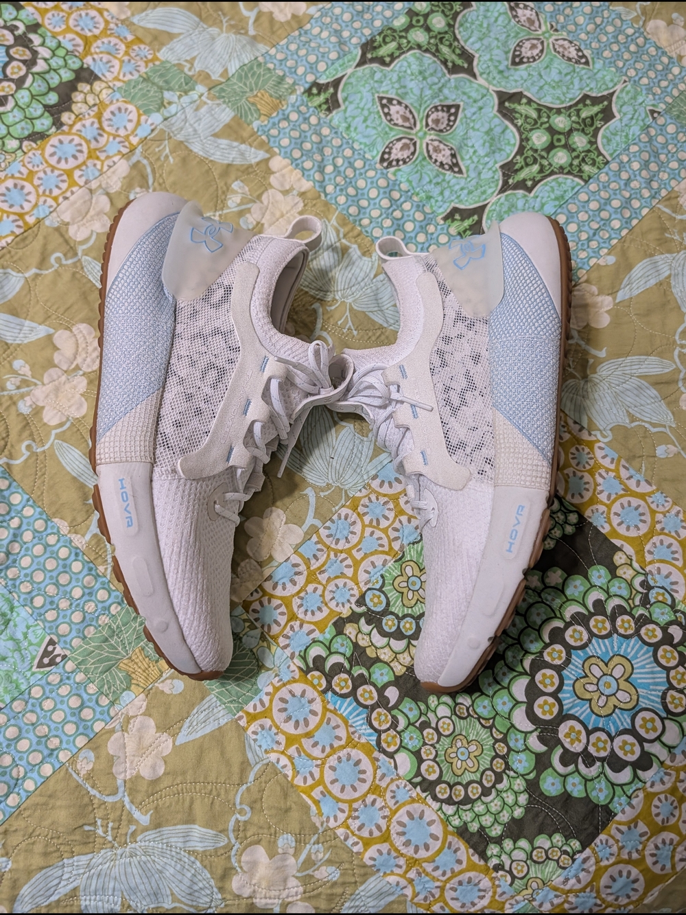 Under Armour Phantom Men's HOVR Lightweight Training Sneakers